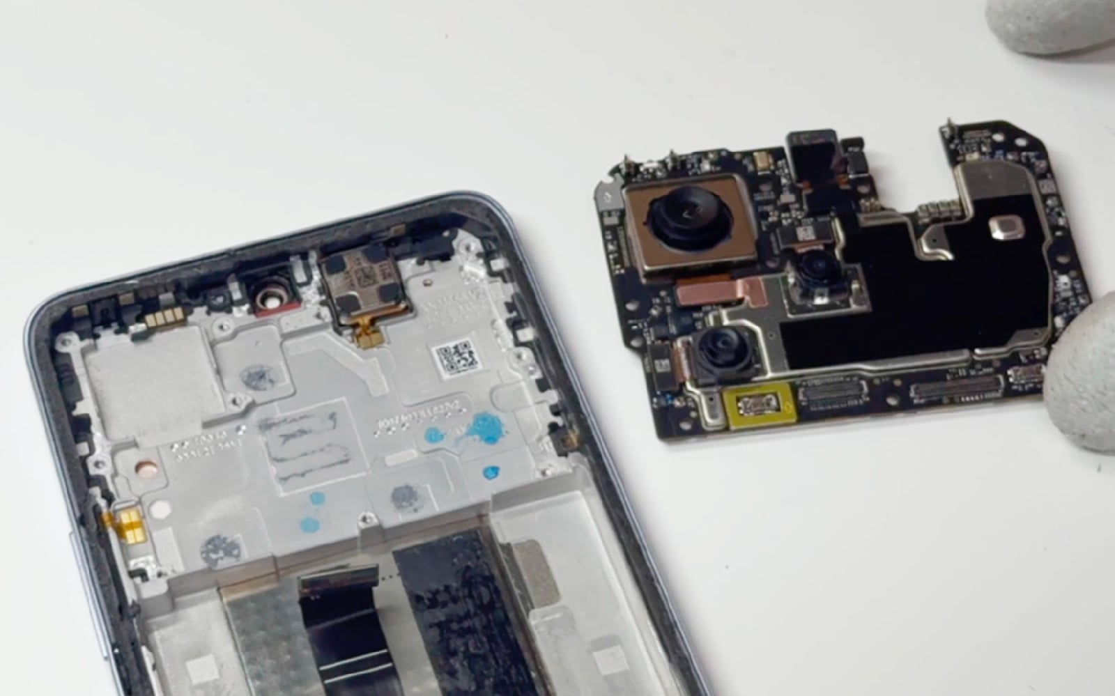 Comment changer le bloc écran sur Redmi Note 13 Pro+ photo 3