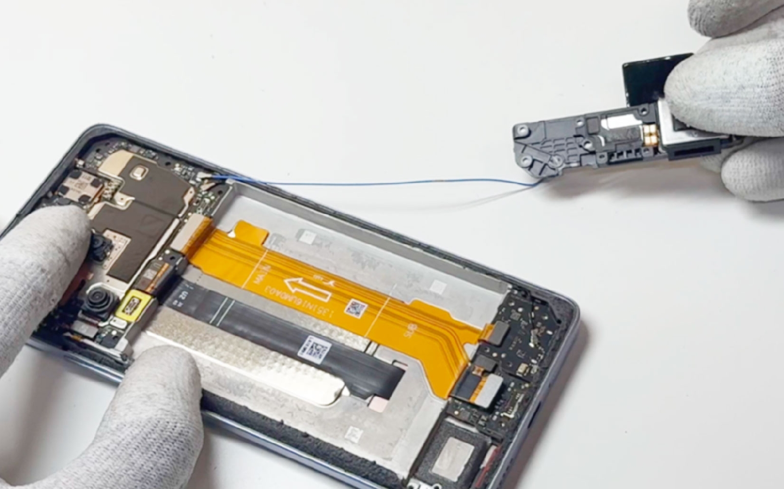 Comment changer le bloc écran sur Redmi Note 13 Pro+ photo 3