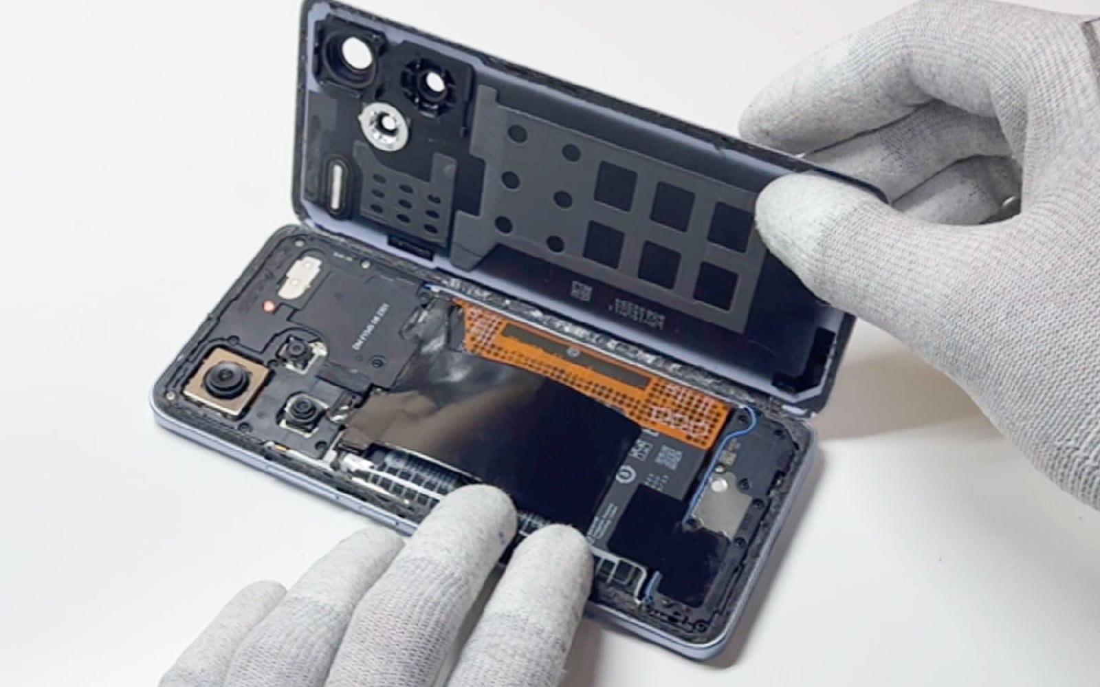 Comment changer le bloc écran sur Redmi Note 13 Pro+ photo 1