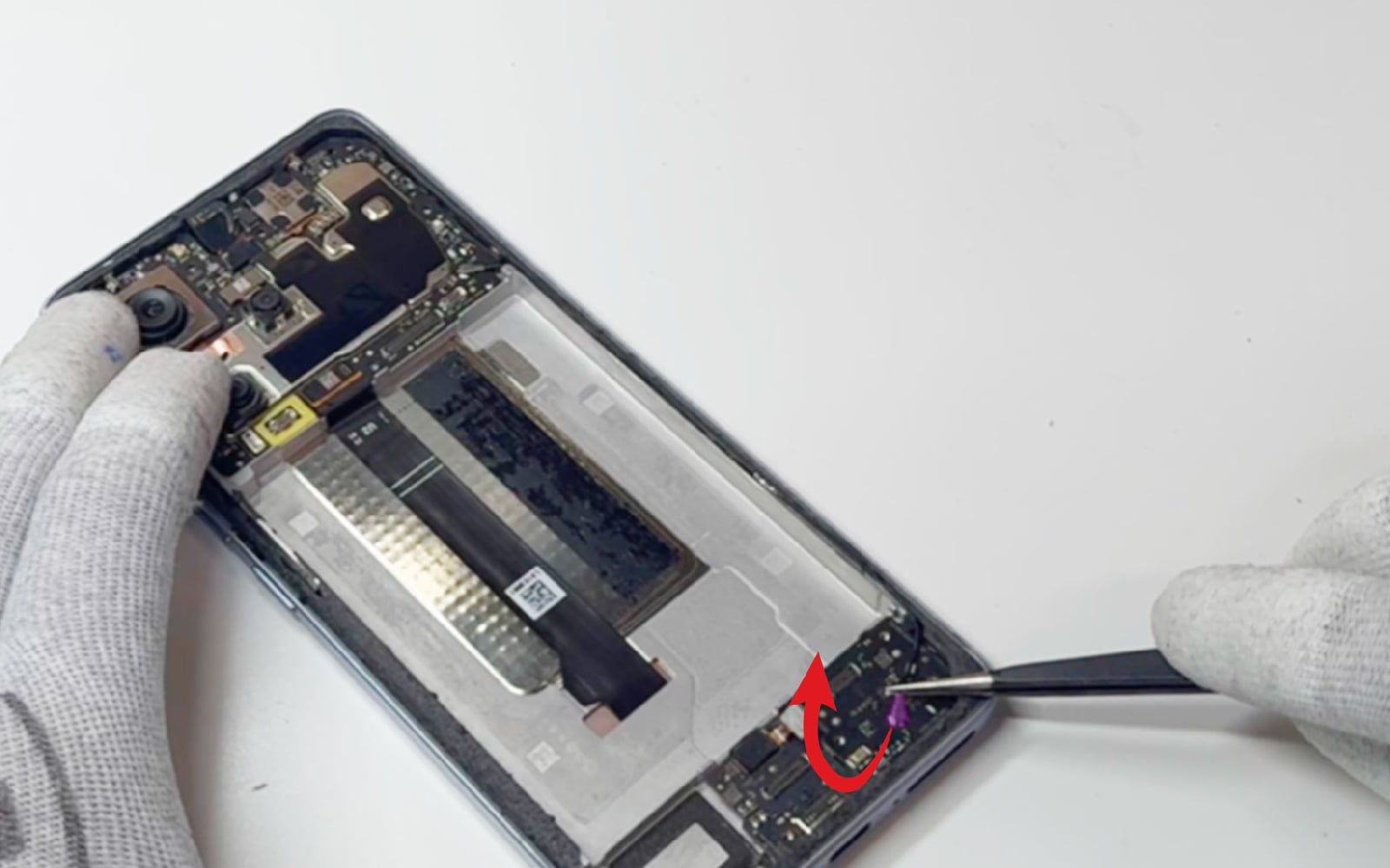 Comment changer le bloc écran sur Redmi Note 13 Pro+ photo 2