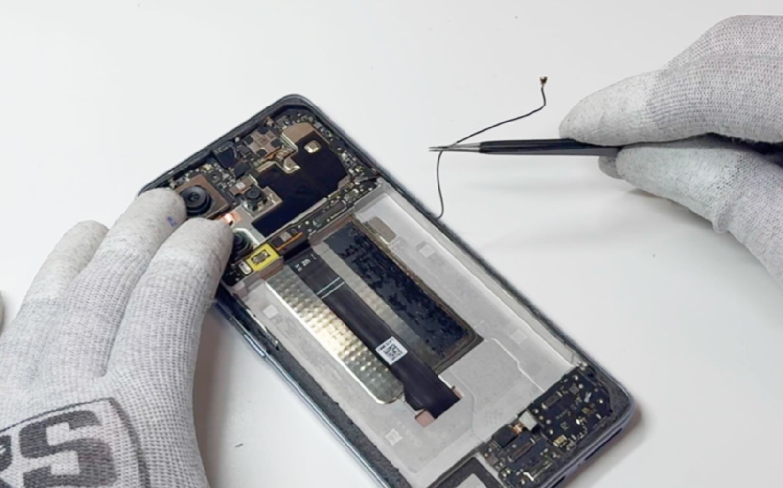 Comment changer le bloc écran sur Redmi Note 13 Pro+ photo 3