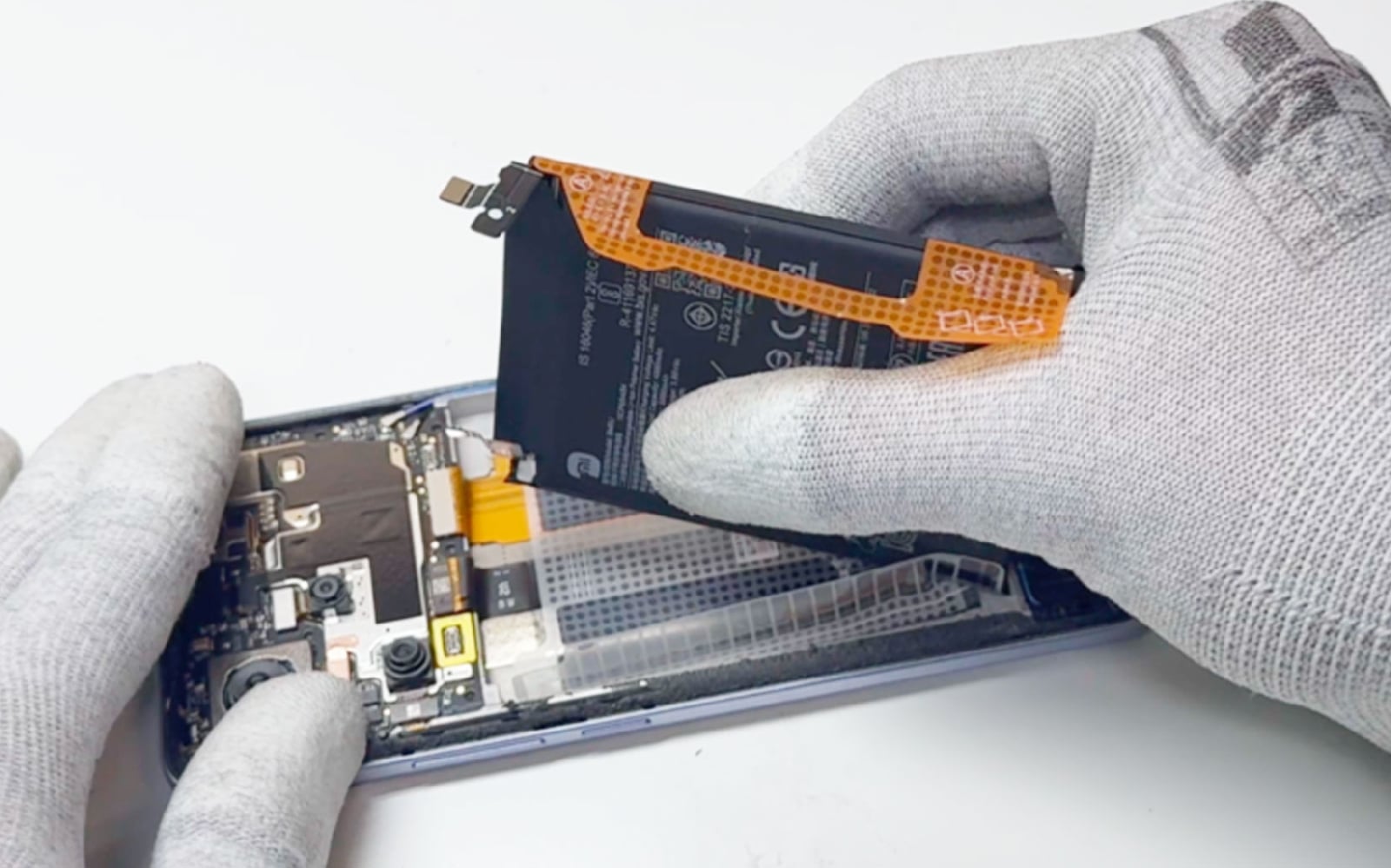 Comment changer le bloc écran sur Redmi Note 13 Pro+ photo 3