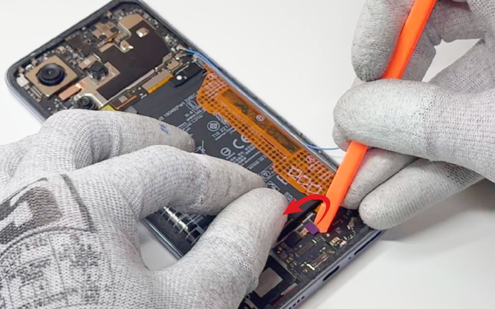 Comment changer le connecteur de charge sur Redmi Note 13 Pro Plus photo 3