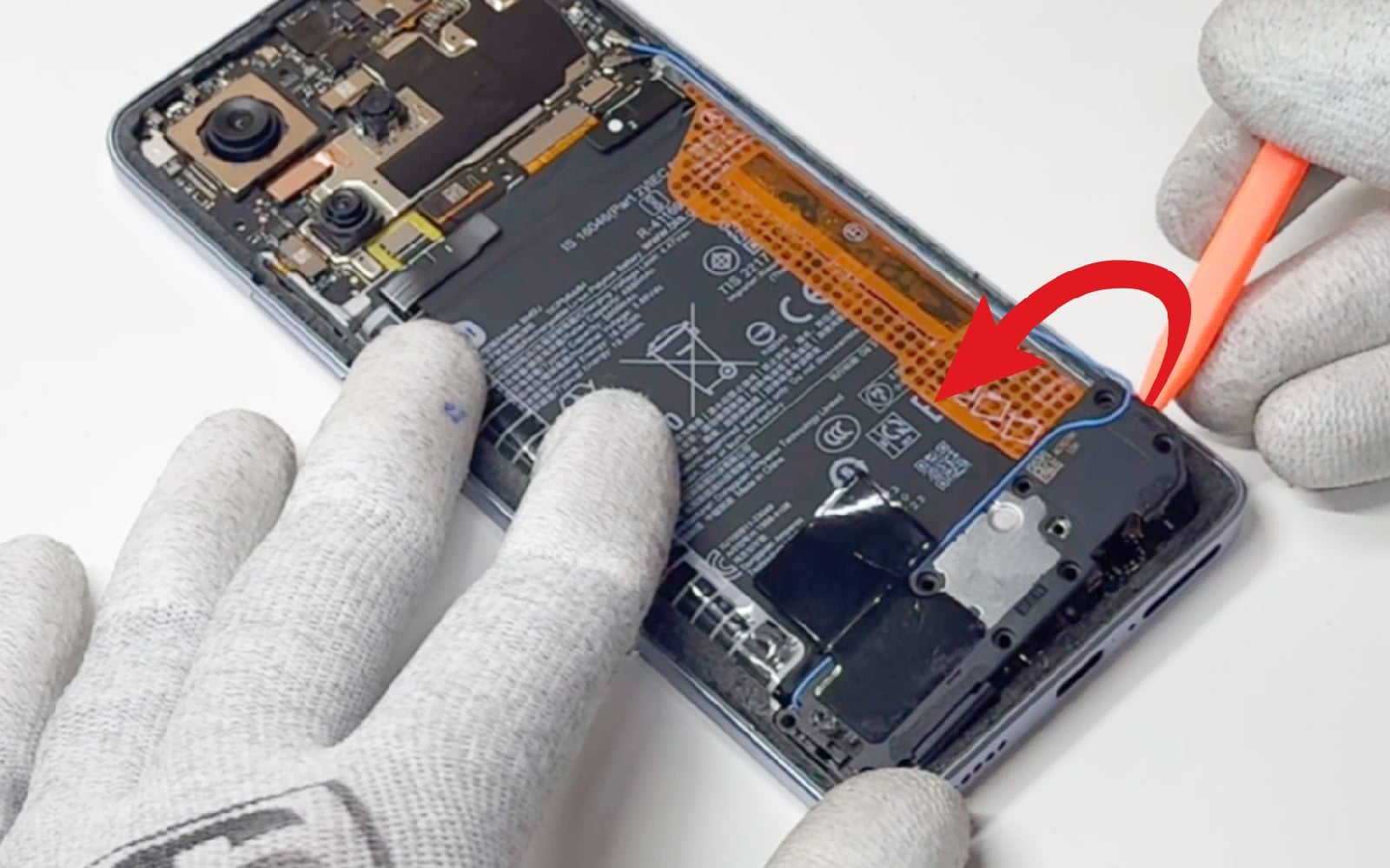 Comment changer le connecteur de charge sur Redmi Note 13 Pro Plus photo 2