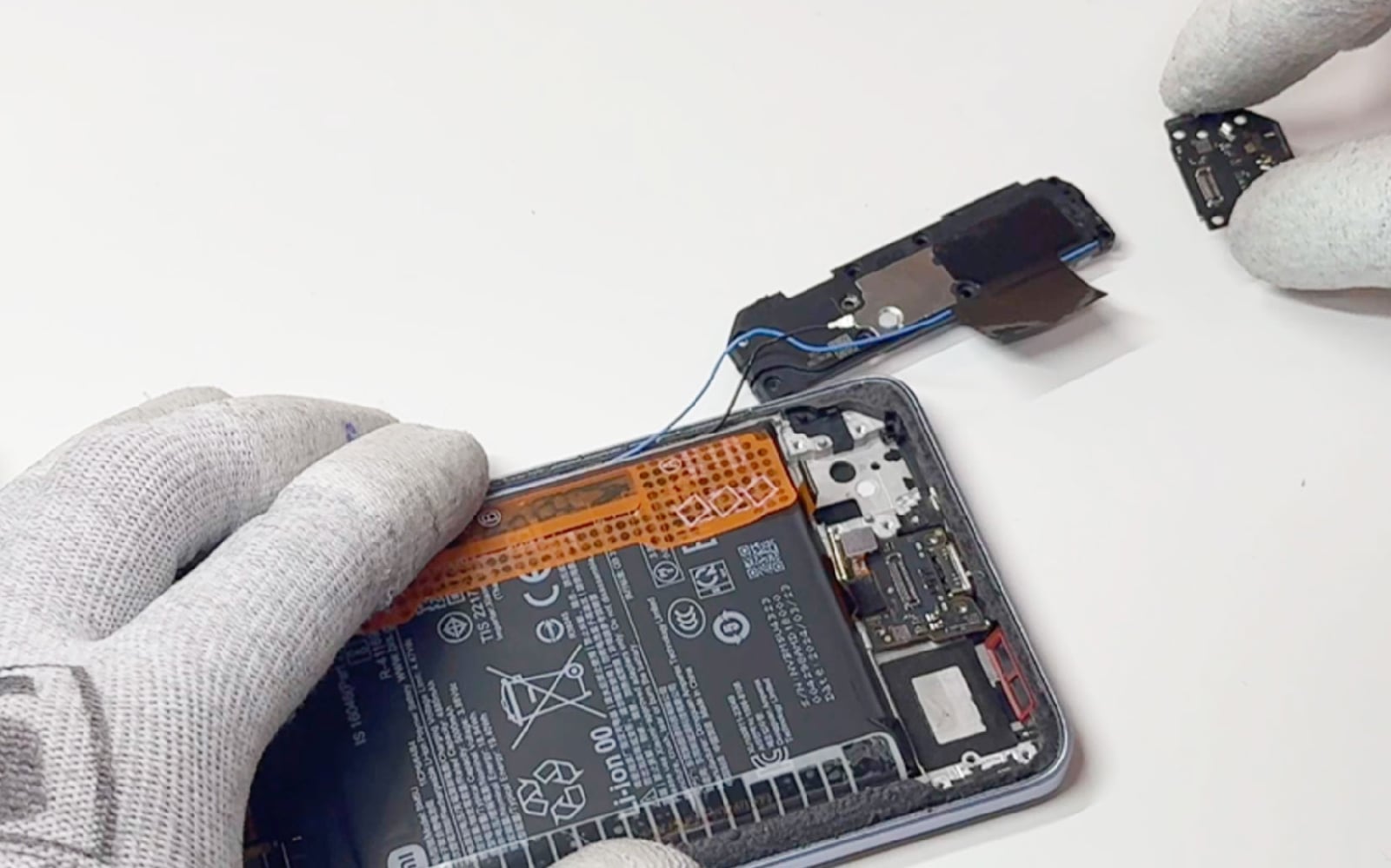 Comment changer le connecteur de charge sur Redmi Note 13 Pro Plus photo 2