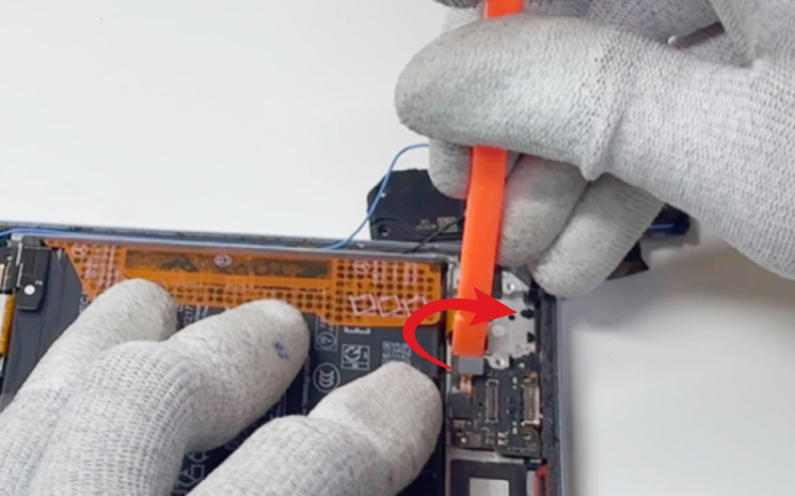 Comment changer le connecteur de charge sur Redmi Note 13 Pro Plus photo 3