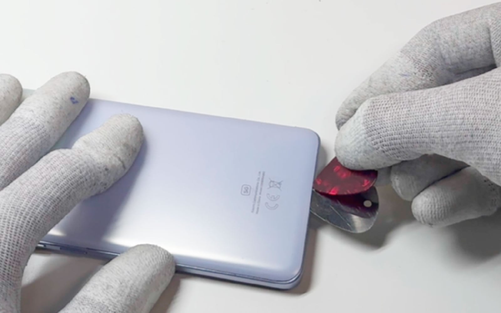 Comment changer la vitre arrière sur Redmi Note 13 Pro Plus photo 2