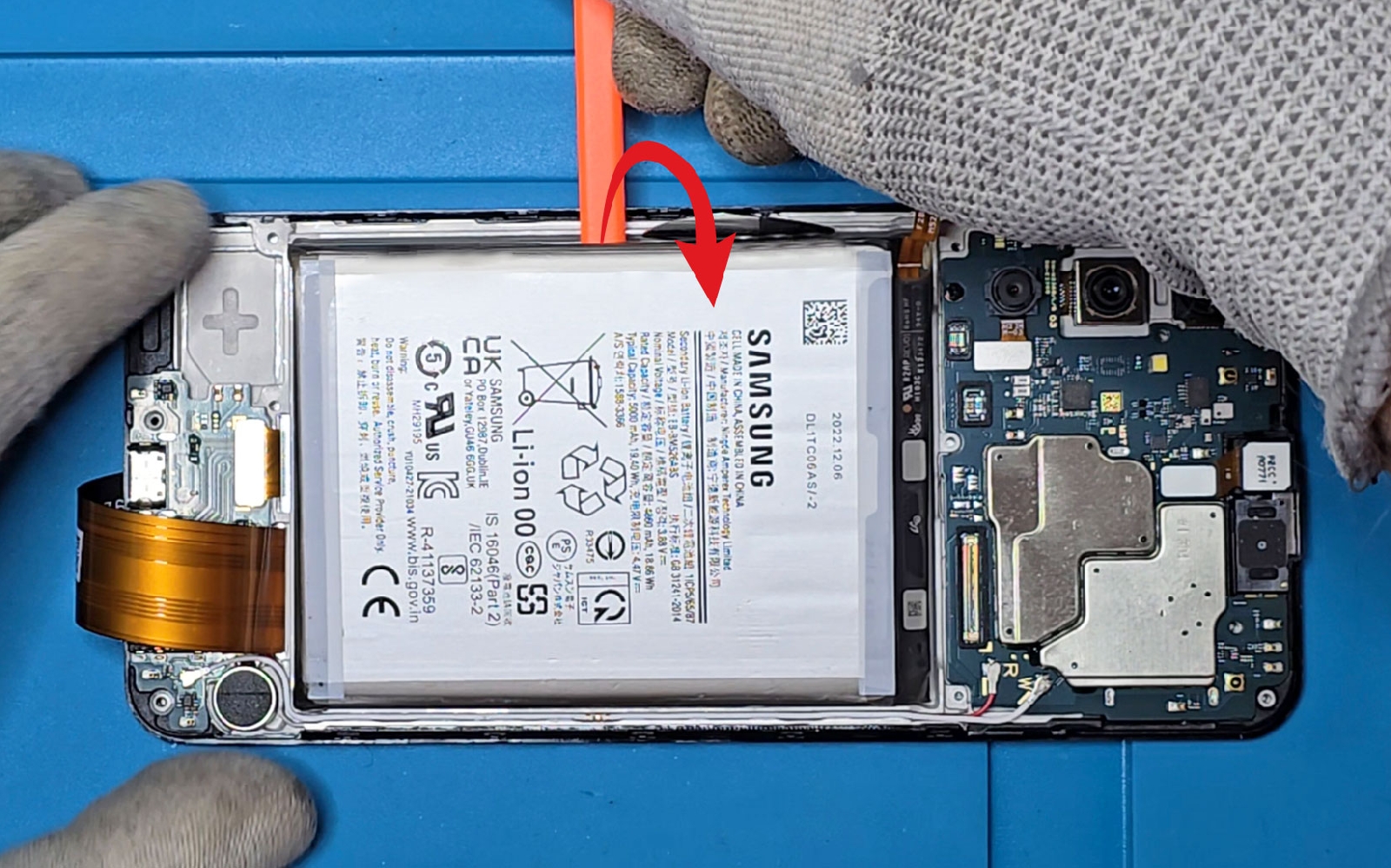Comment changer la batterie sur Galaxy M23 photo 3