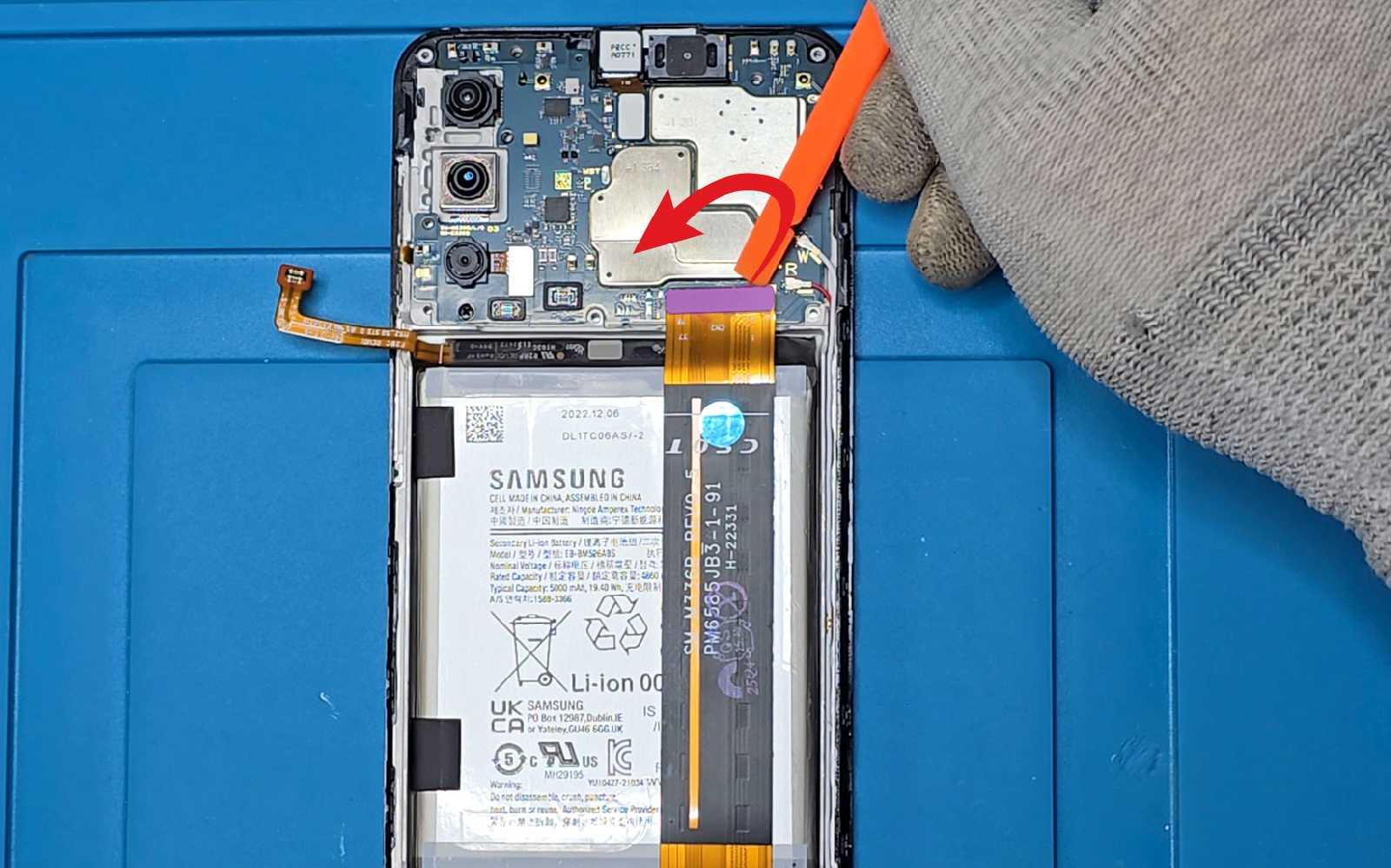 Comment changer la batterie sur Galaxy M23 photo 1