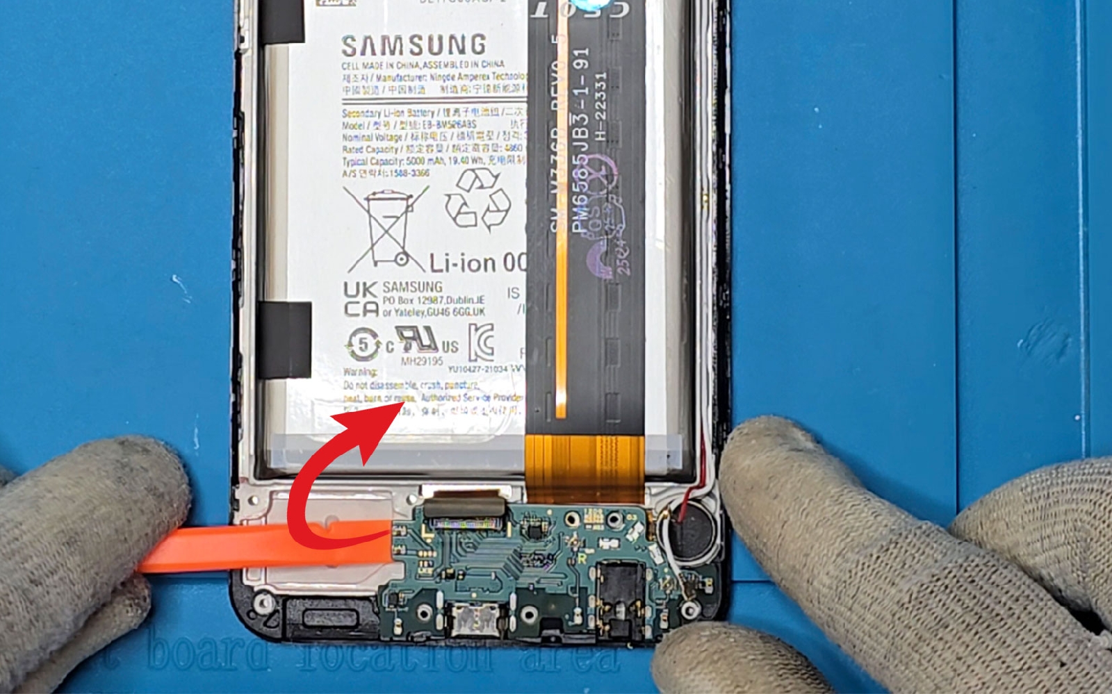 Comment changer le connecteur de charge sur Galaxy M23 photo 4
