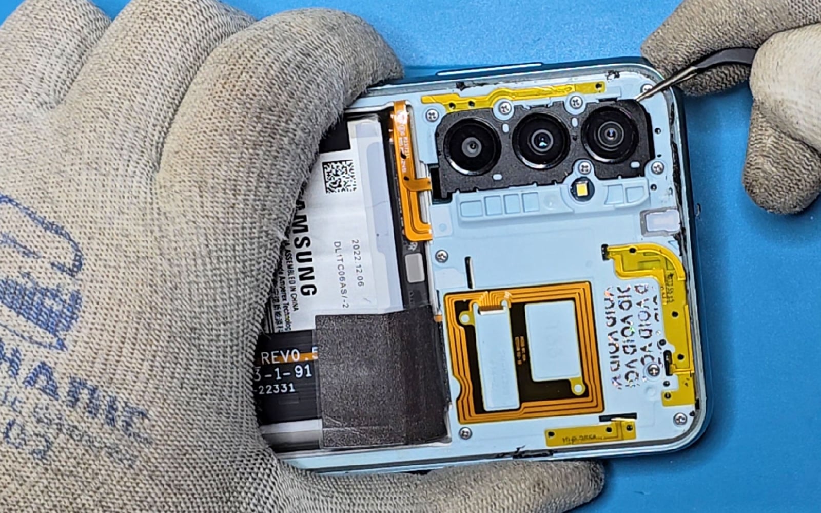 Comment changer la vitre arrière sur Galaxy M23 photo 3