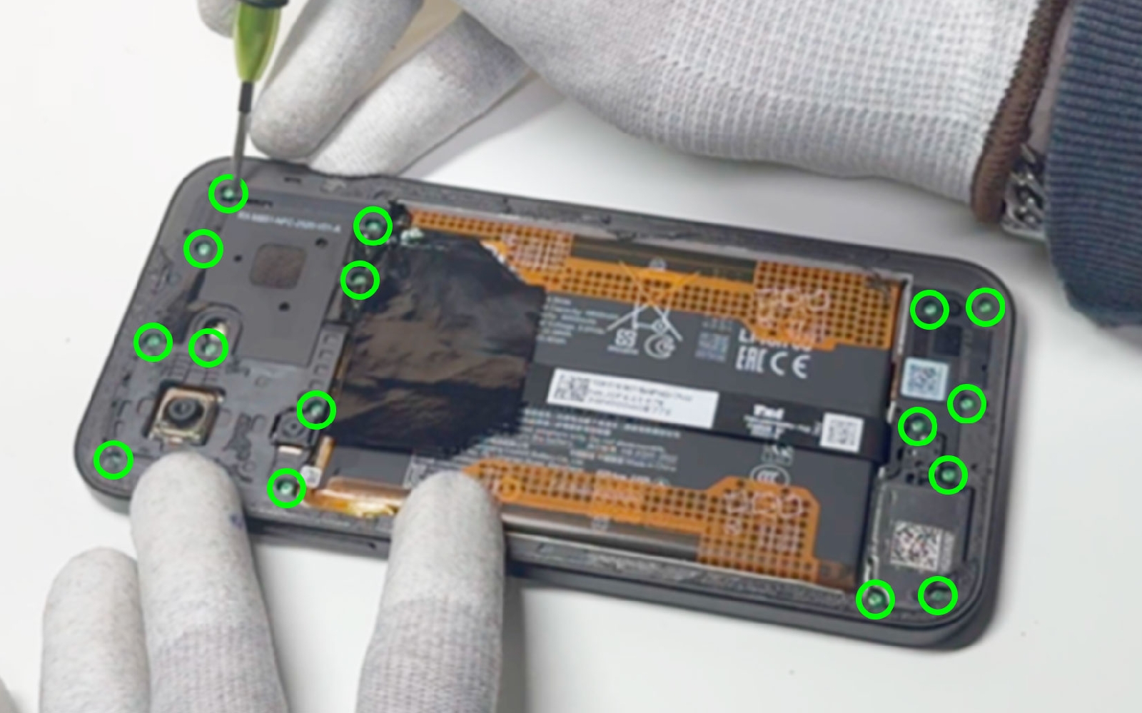Comment changer la batterie sur Redmi 15C photo 1