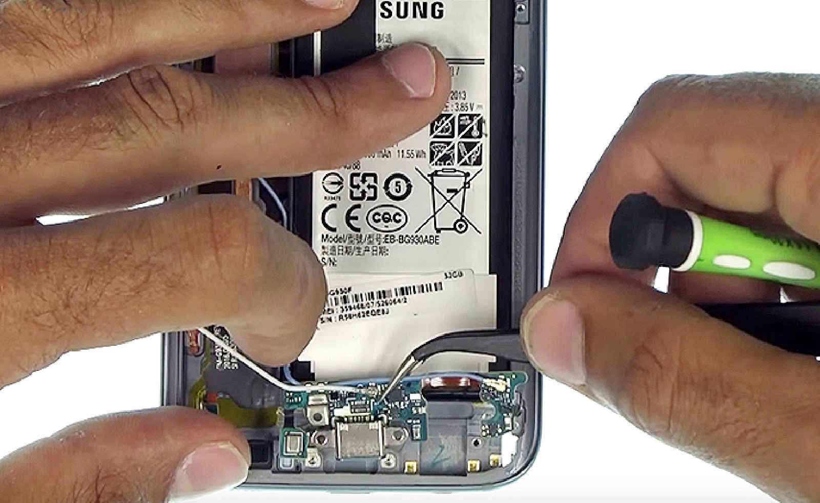 Changement du connecteur de charge sur Galaxy S7 photo 2