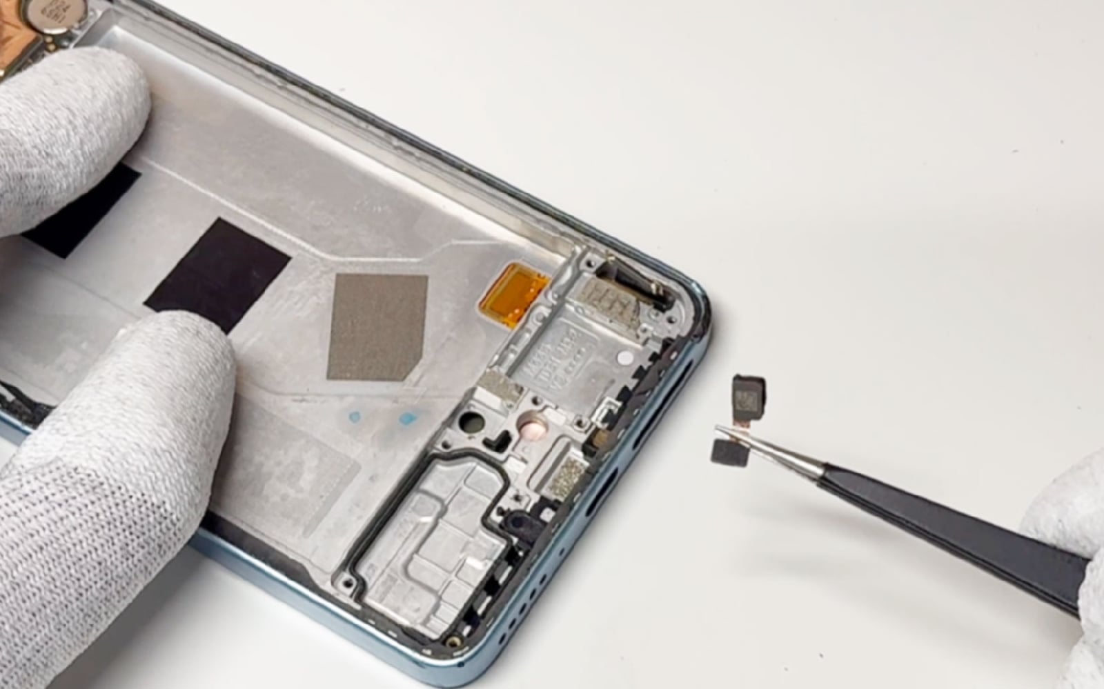 Comment changer le bloc écran  sur Redmi Note 13 (4G) photo 2