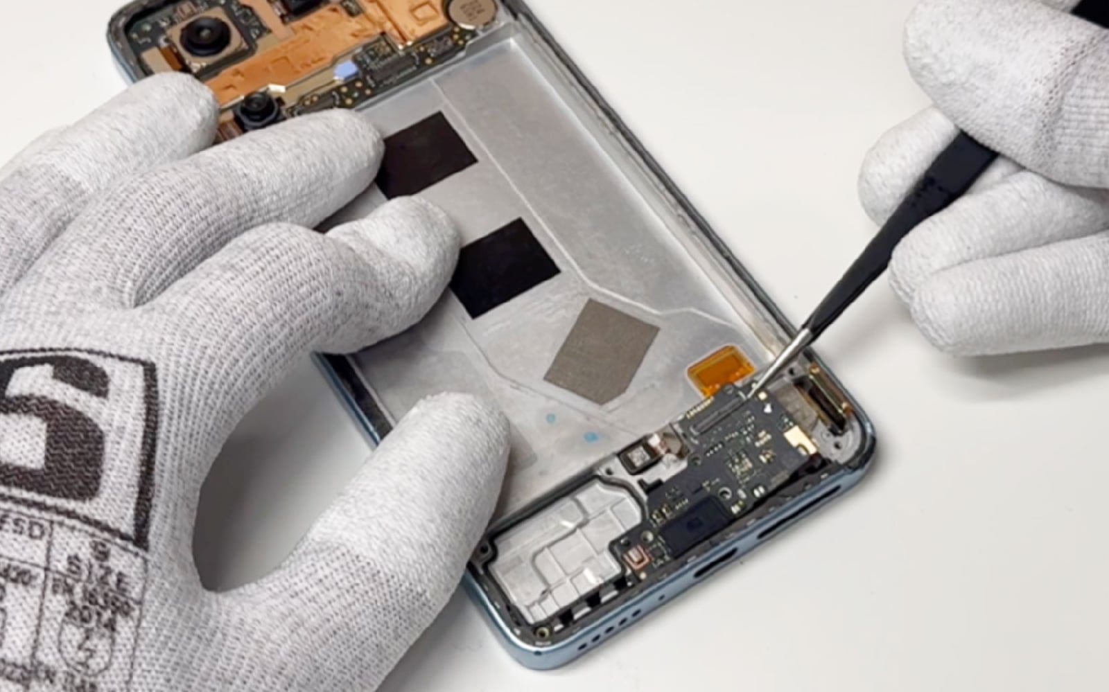 Comment changer le bloc écran  sur Redmi Note 13 (4G) photo 1