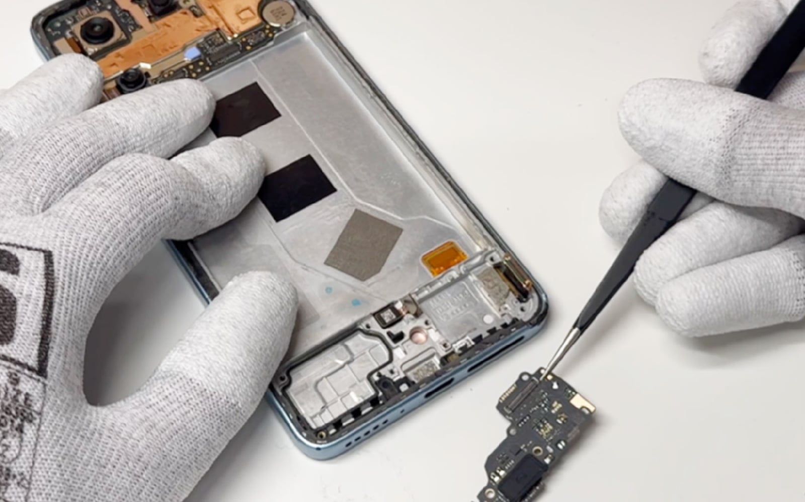 Comment changer le bloc écran  sur Redmi Note 13 (4G) photo 2