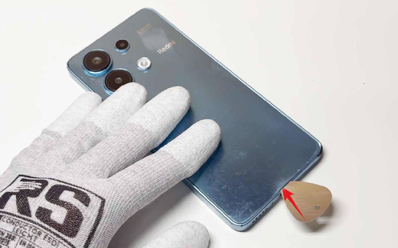 Comment changer la batterie sur Redmi Note 13 (4G) photo 1