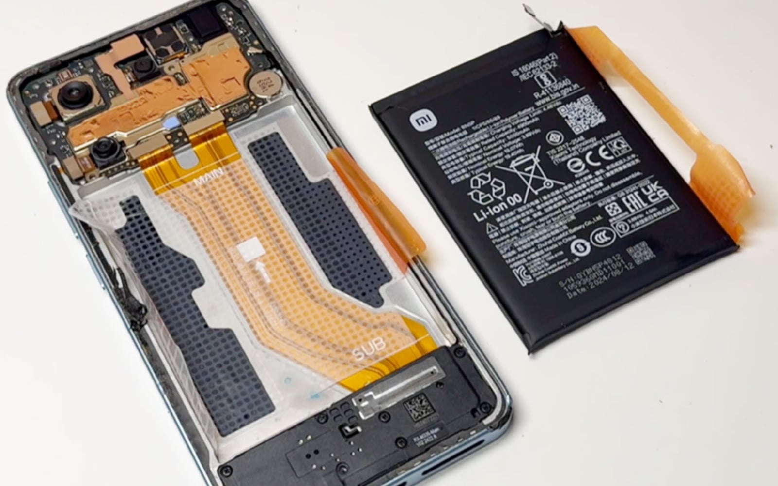Comment changer la batterie sur Redmi Note 13 (4G) photo 3