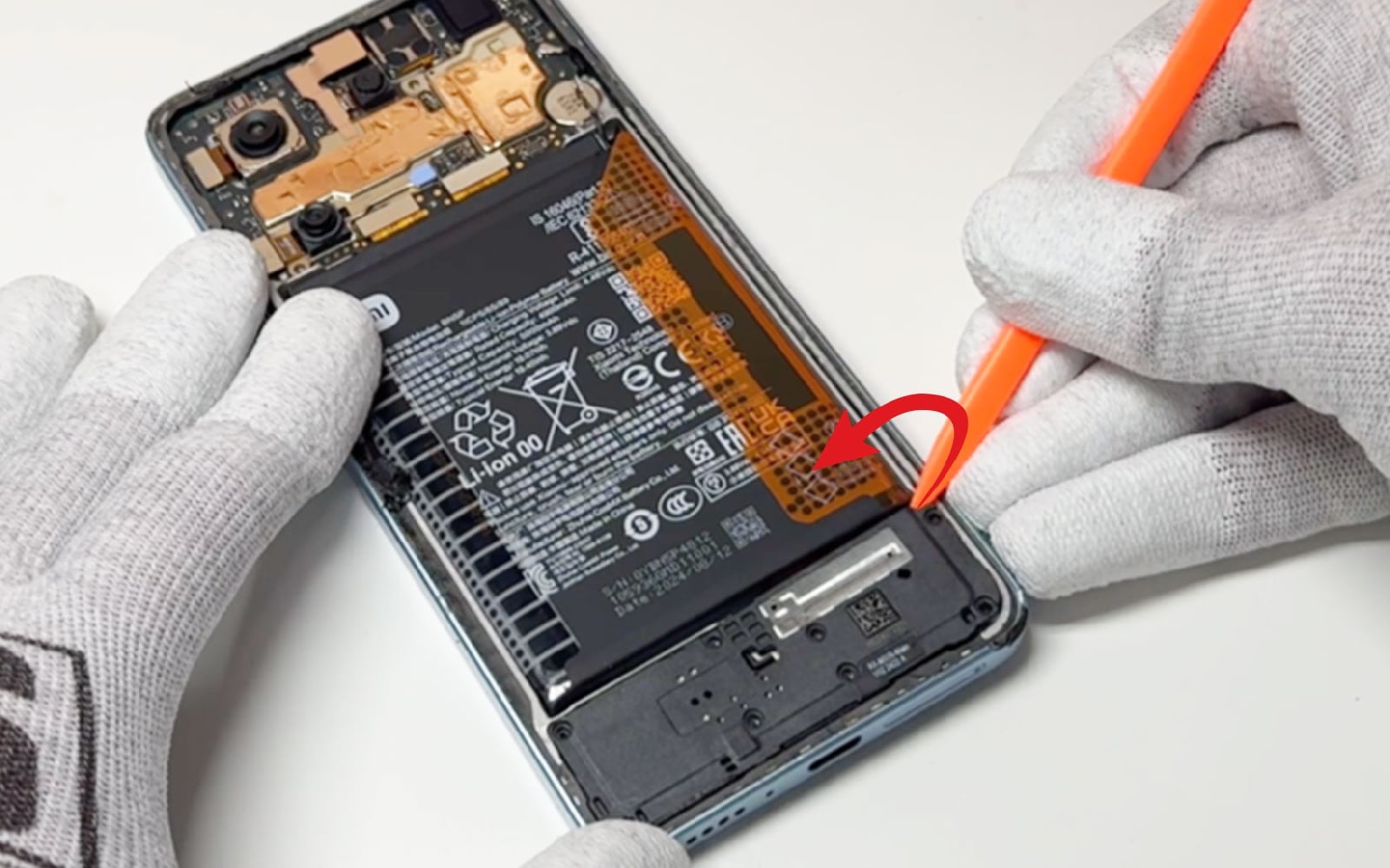 Comment changer le connecteur de charge sur Redmi Note 13 (4G) photo 2