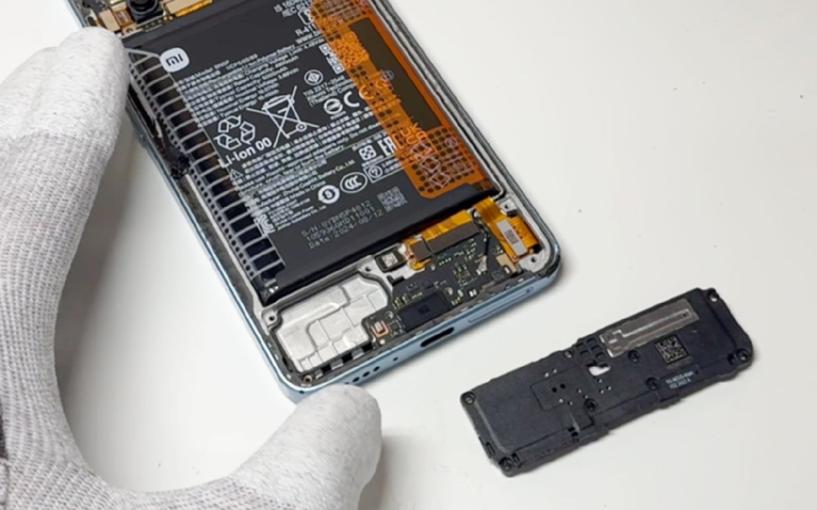 Comment changer le connecteur de charge sur Redmi Note 13 (4G) photo 3