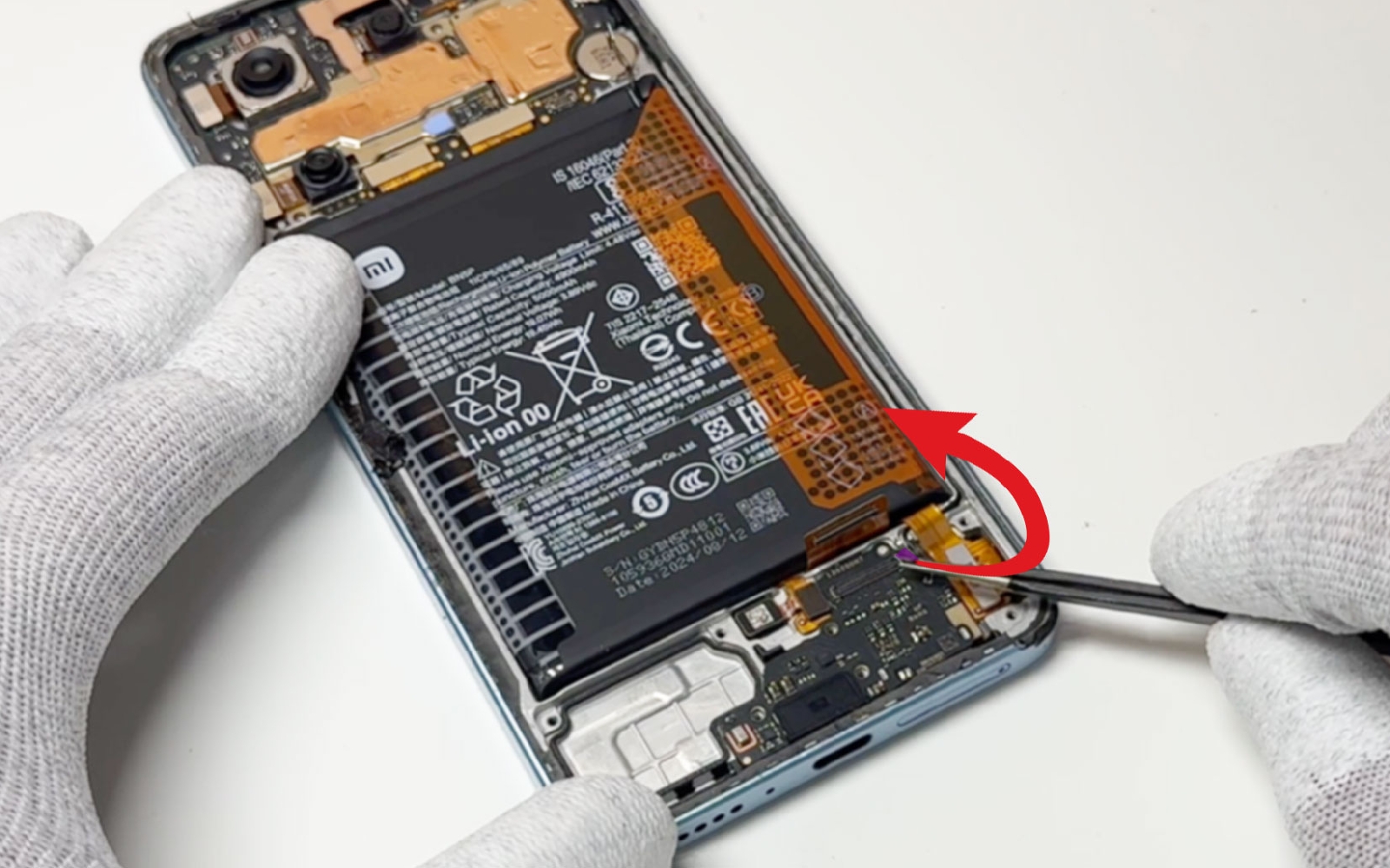 Comment changer le connecteur de charge sur Redmi Note 13 (4G) photo 2