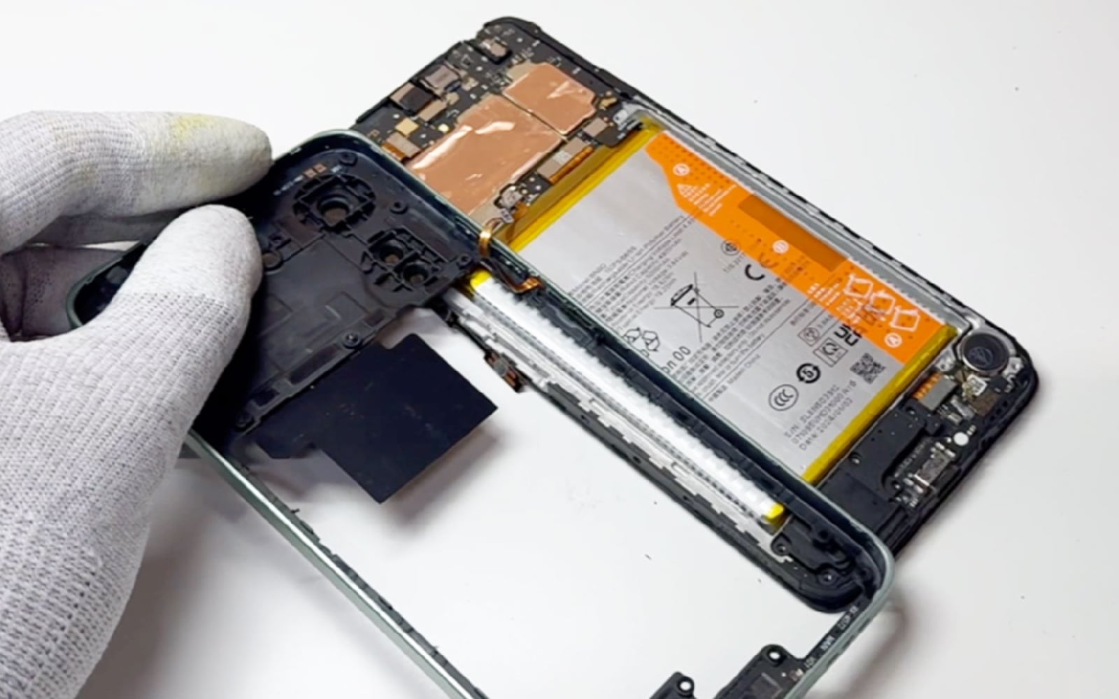 Comment changer la batterie sur Redmi 13C photo 2