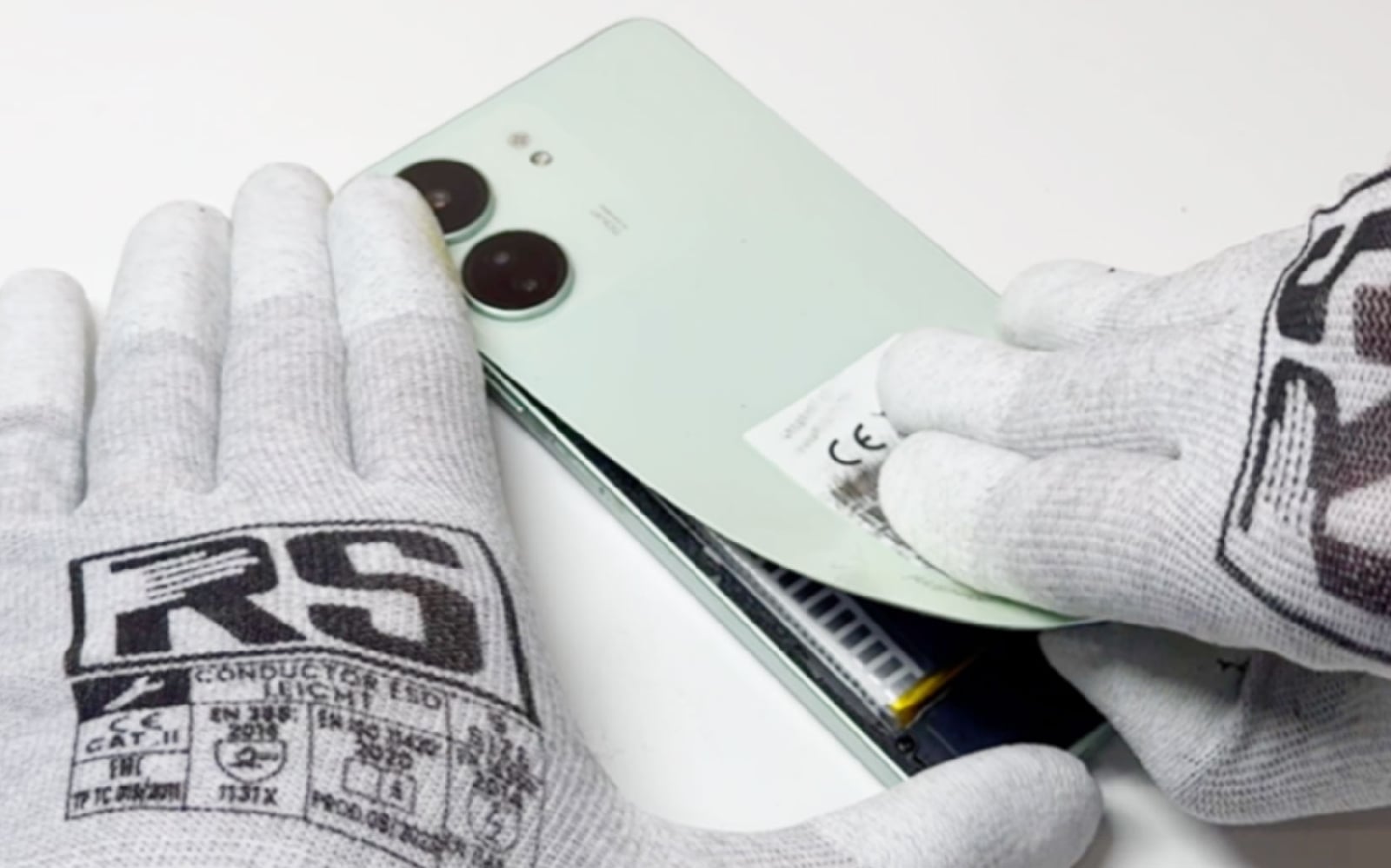 Comment changer la batterie sur Redmi 13C photo 3