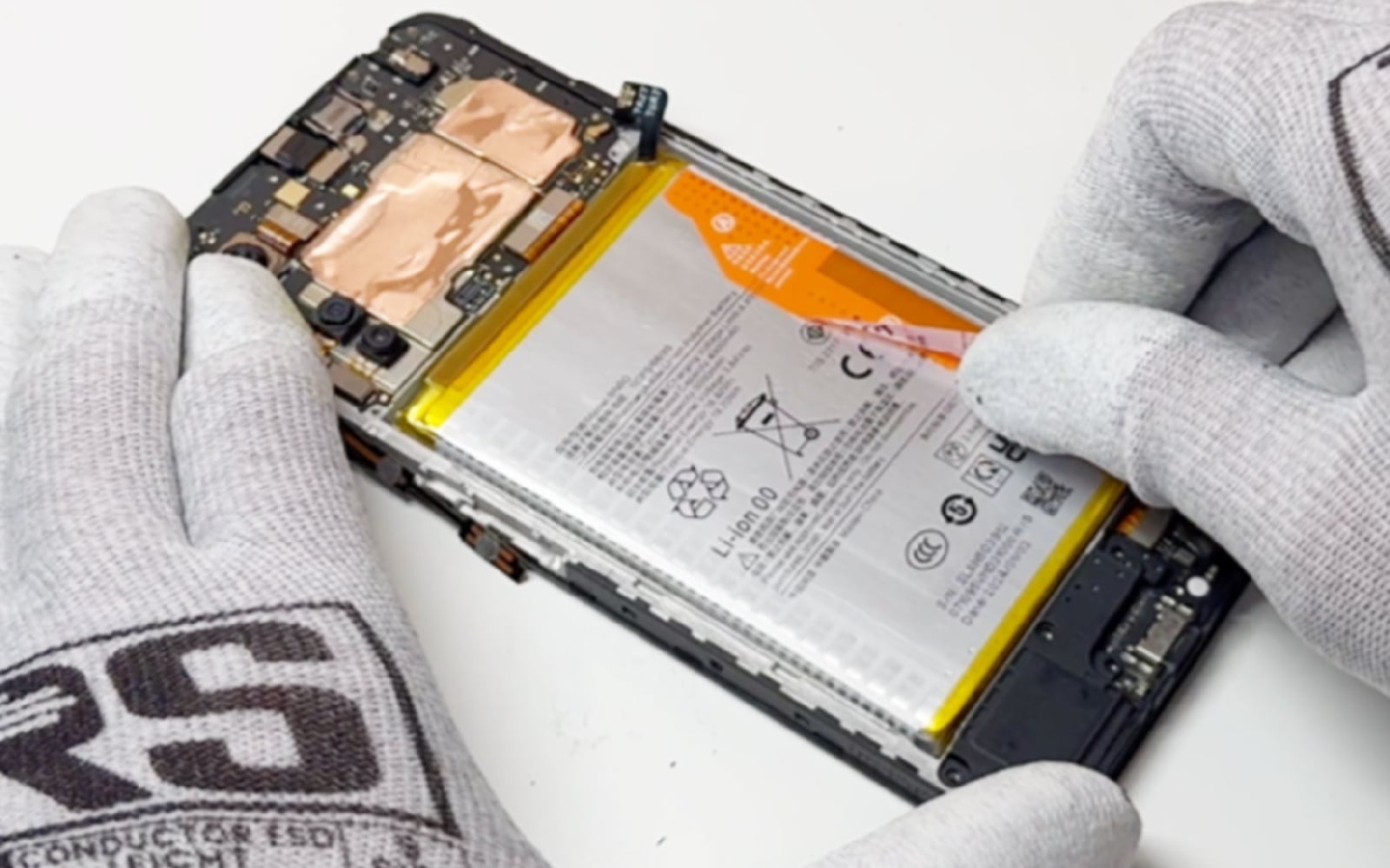 Comment changer la batterie sur Redmi 13C photo 1