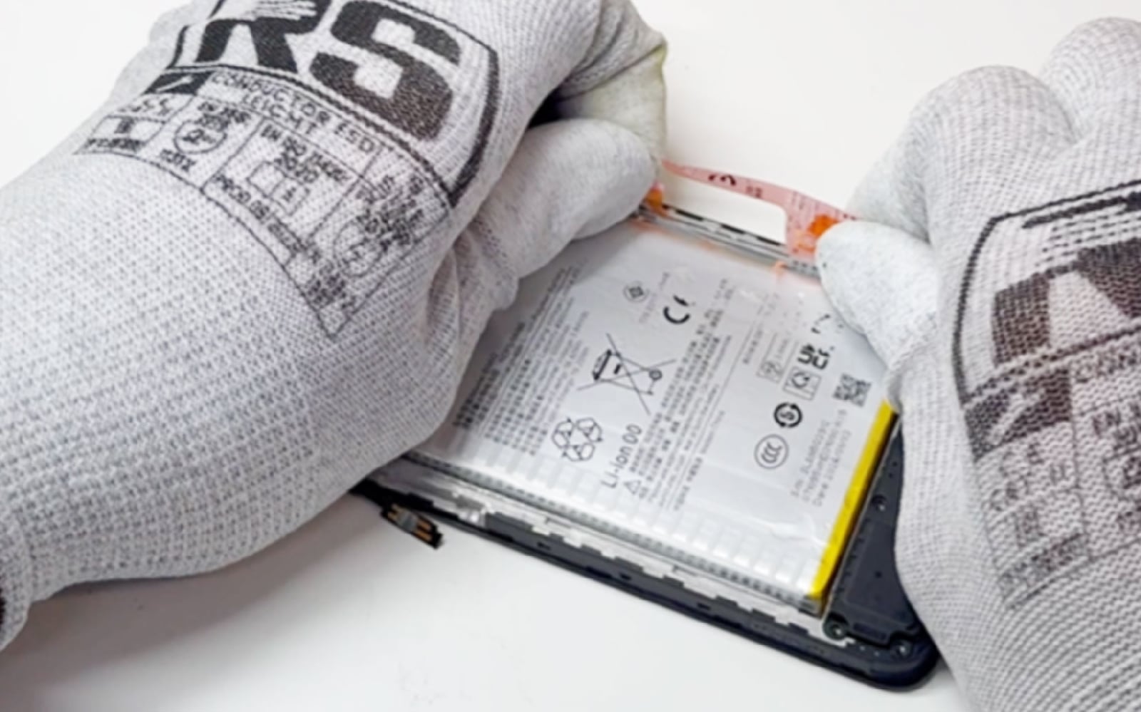 Comment changer la batterie sur Redmi 13C photo 2