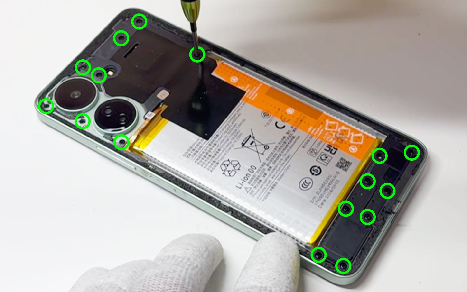 Comment changer le connecteur de charge sur Redmi 13C photo 1