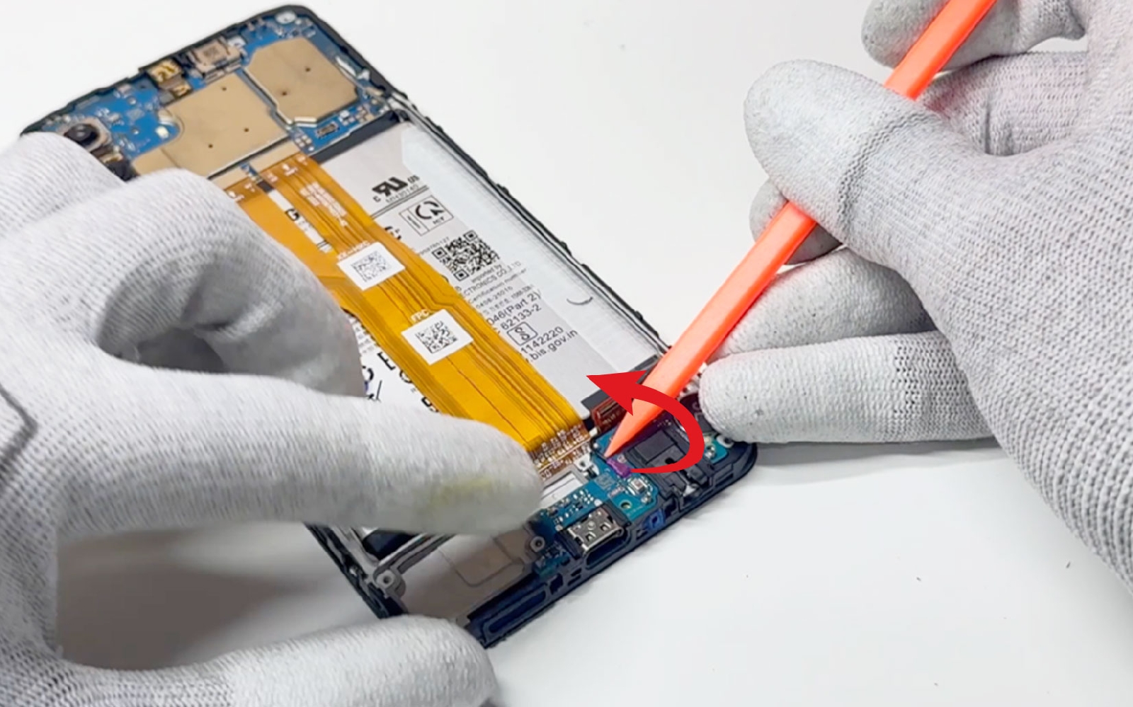 Comment changer le connecteur de charge sur Galaxy A07 4G photo 2