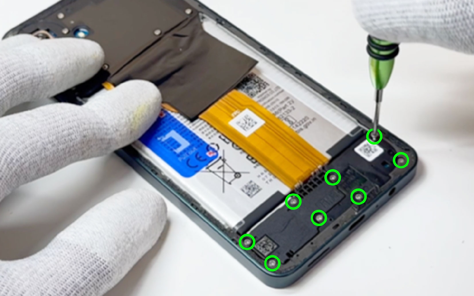 Comment changer le connecteur de charge sur Galaxy A07 4G photo 3