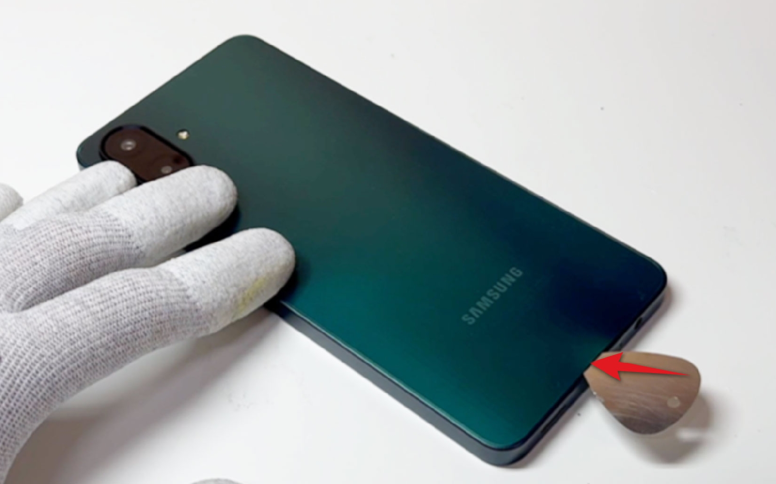 Comment changer la vitre arrière sur Galaxy A07 4G photo 1