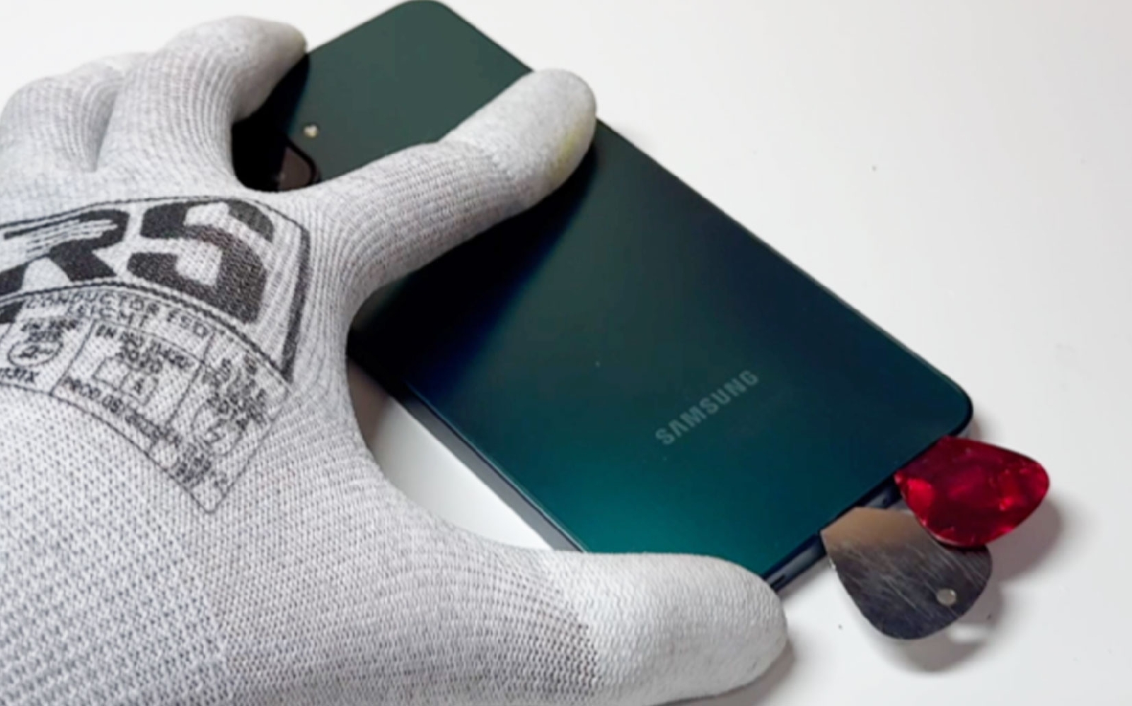 Comment changer la vitre arrière sur Galaxy A07 4G photo 2