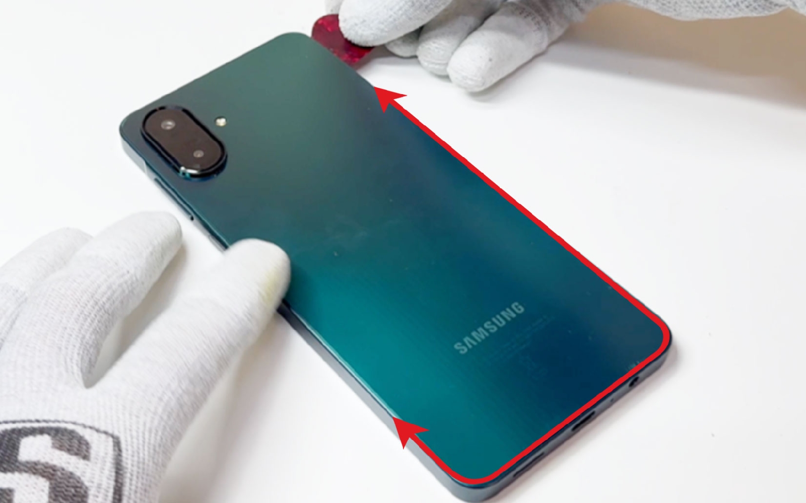 Comment changer la vitre arrière sur Galaxy A07 4G photo 3