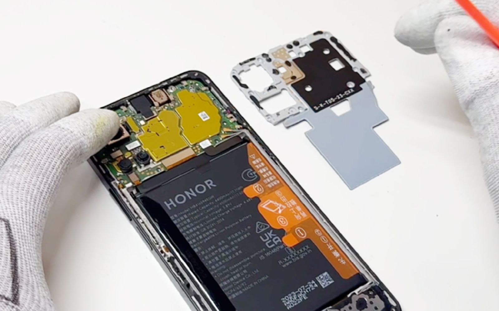 Comment changer la batterie sur Honor 90 Lite photo 3