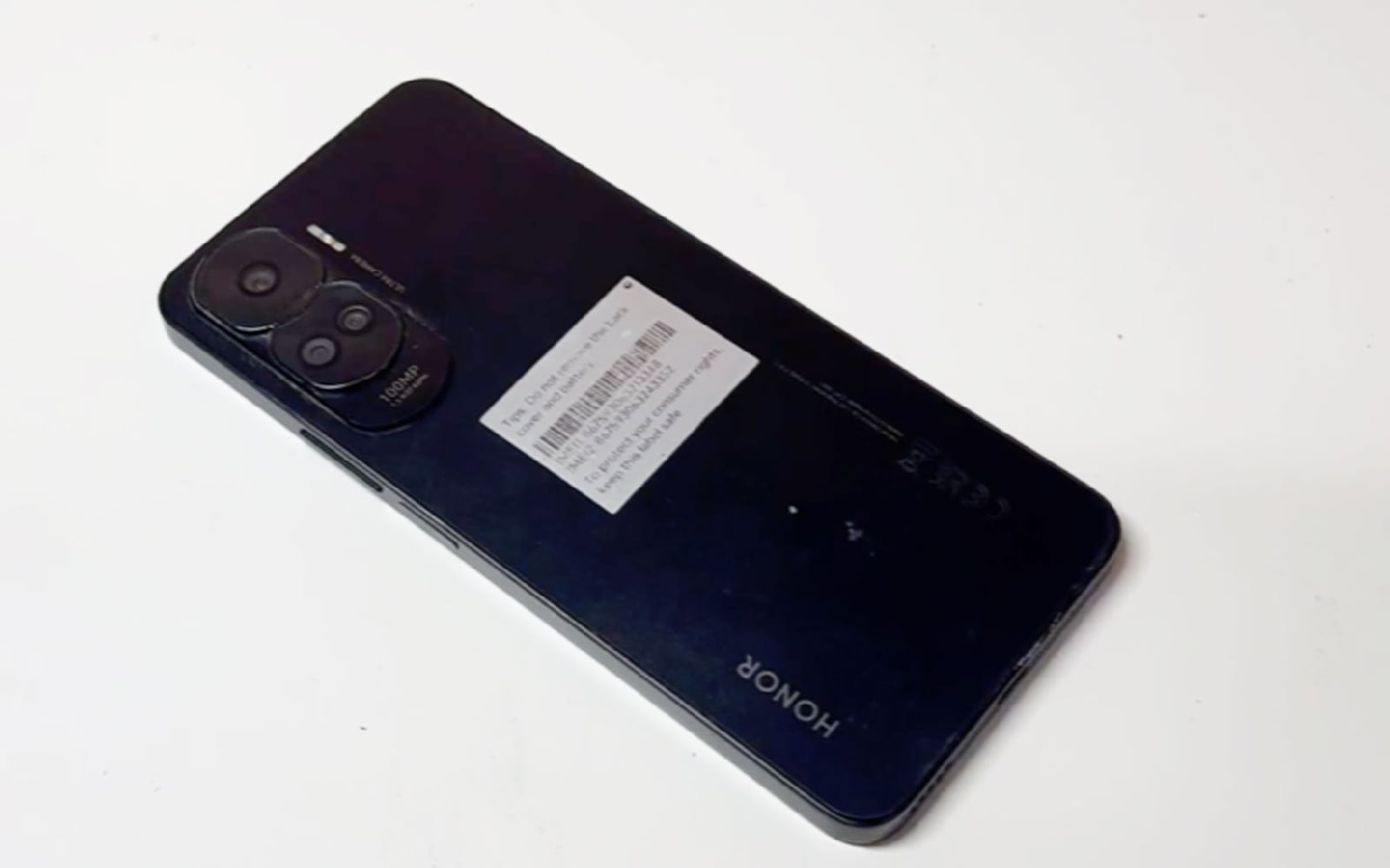 Comment changer la batterie sur Honor 90 Lite photo 1