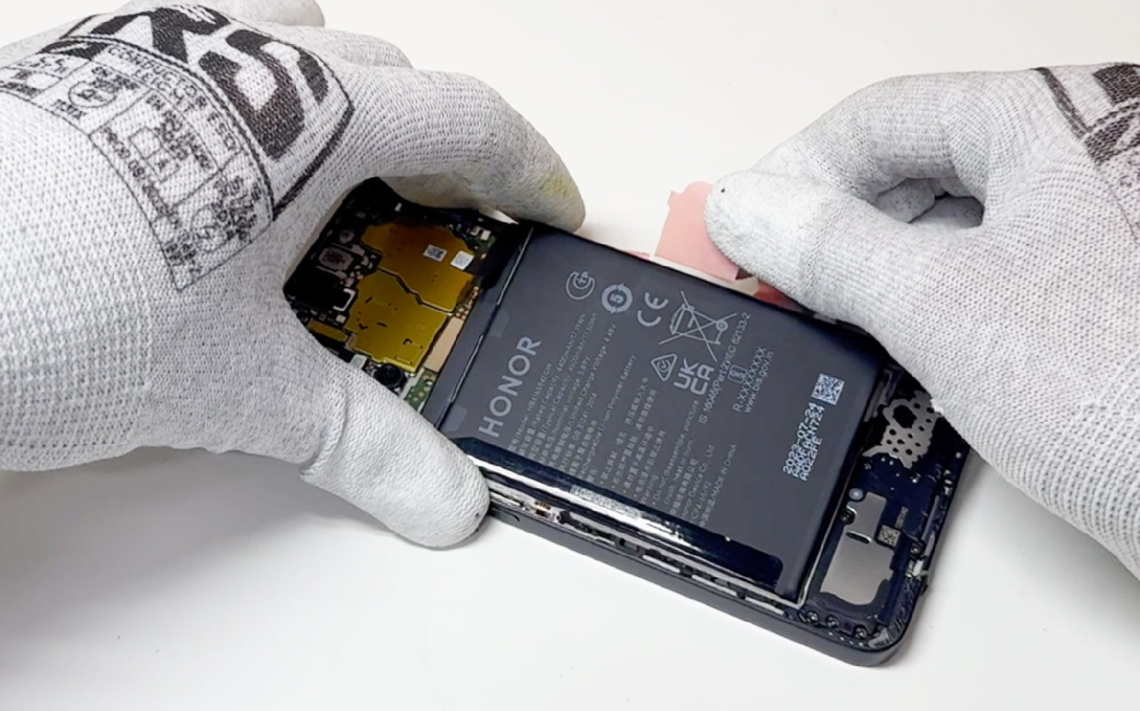 Comment changer la batterie sur Honor 90 Lite photo 1