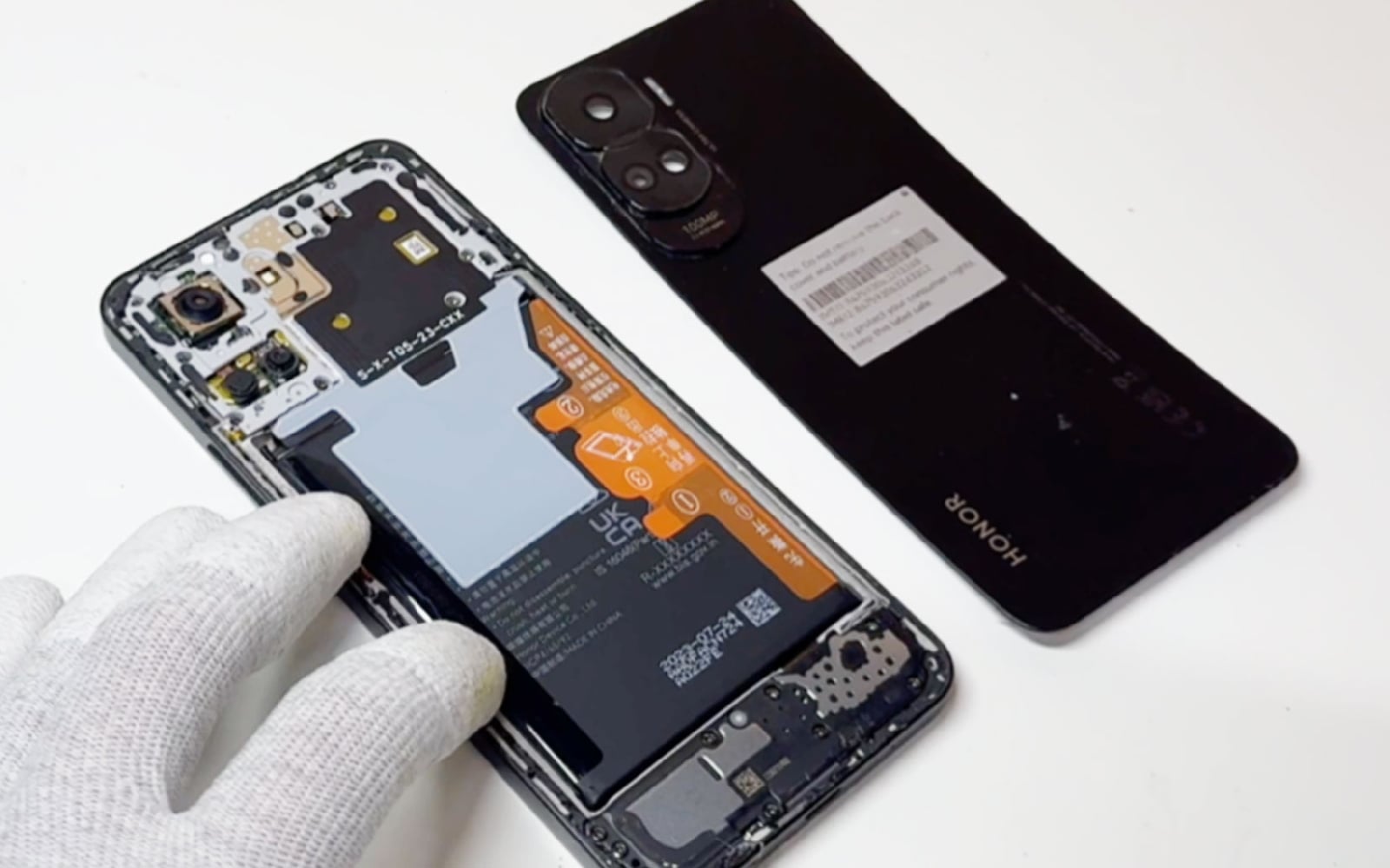Comment changer le connecteur de charge sur Honor 90 Lite photo 3