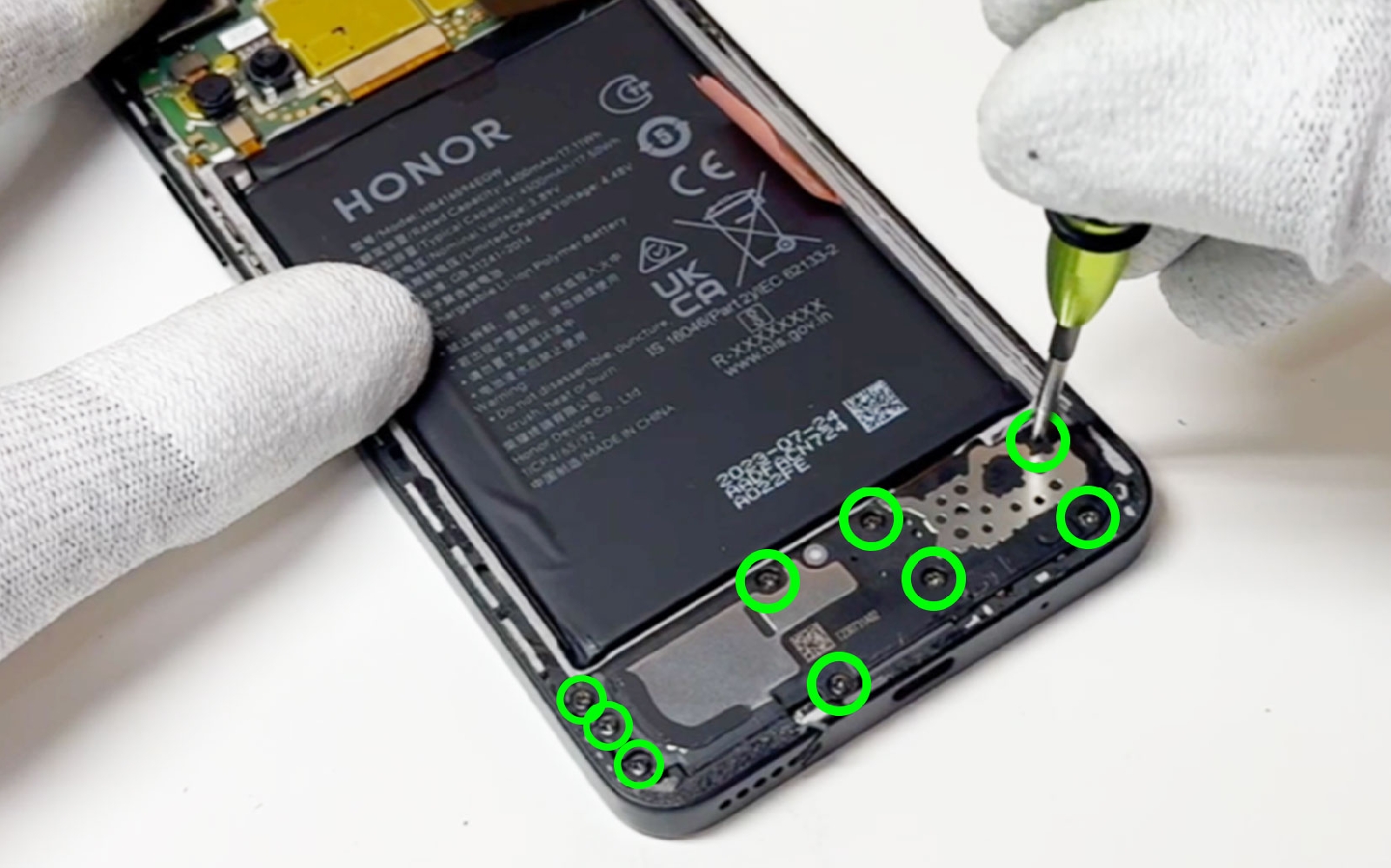 Comment changer le connecteur de charge sur Honor 90 Lite photo 1