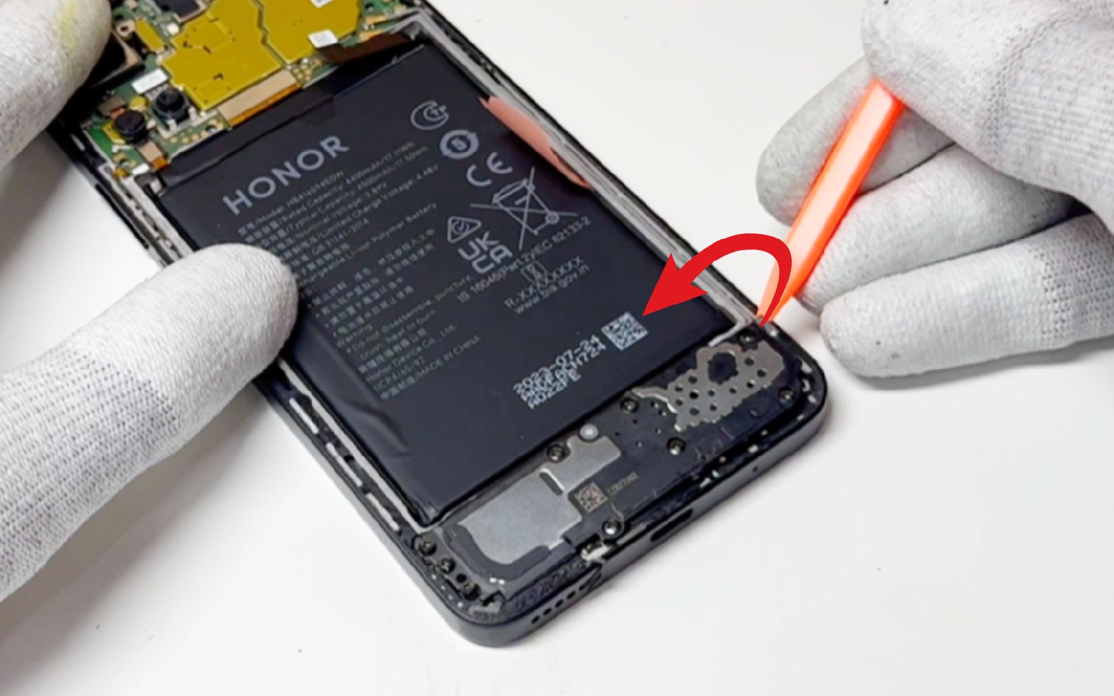 Comment changer le connecteur de charge sur Honor 90 Lite photo 2