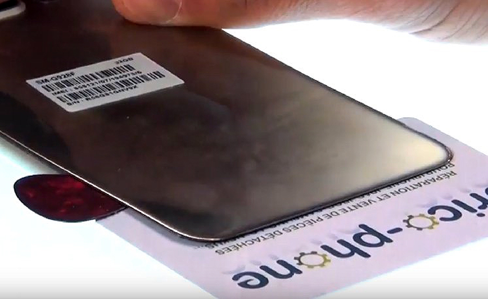 Changement d'écran (vitre+Amoled) sur Galaxy S6 Edge Plus photo 1