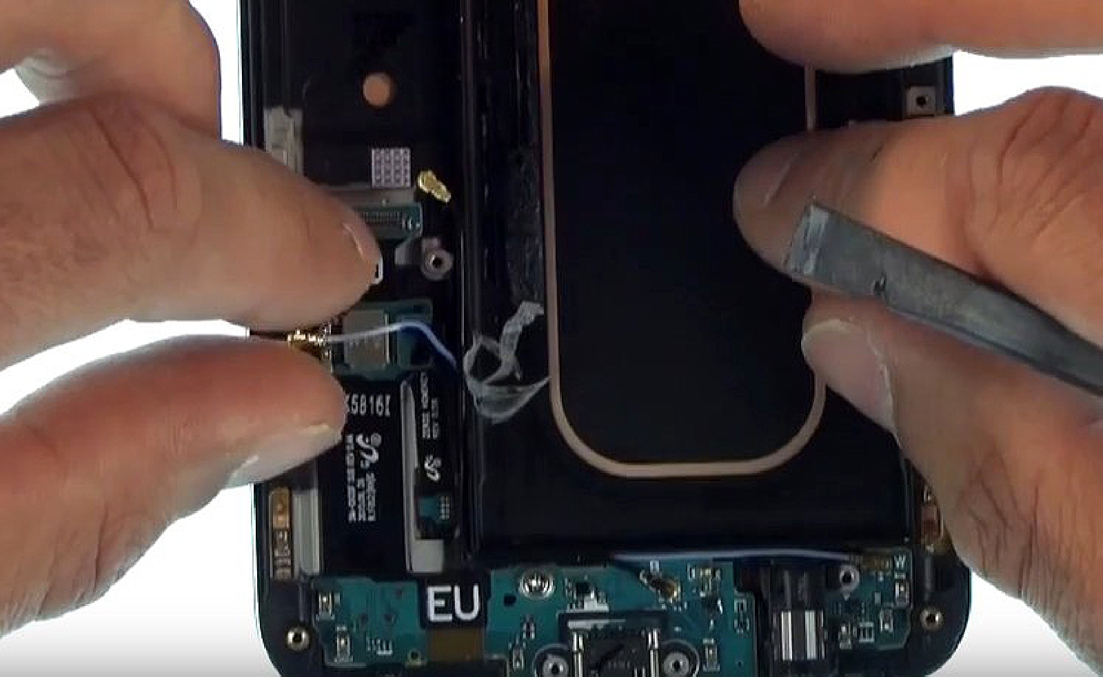 Changement d'écran (vitre+Amoled) sur Galaxy S6 Edge Plus photo 1