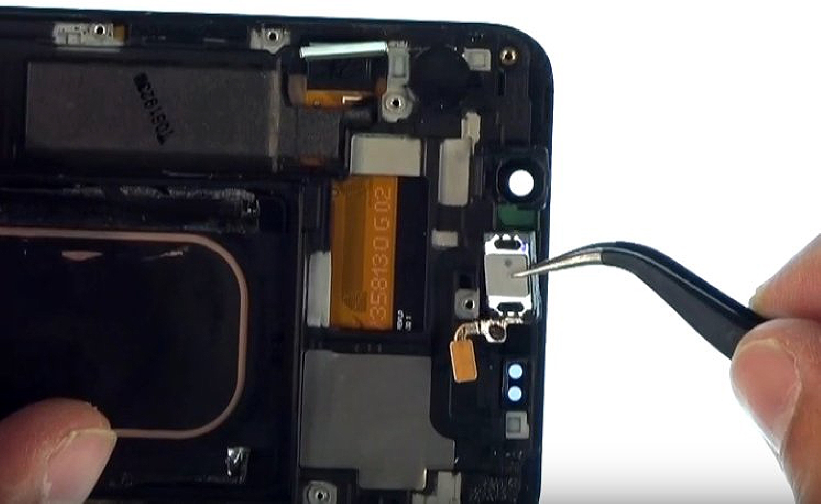 Changement d'écran (vitre+Amoled) sur Galaxy S6 Edge Plus photo 3