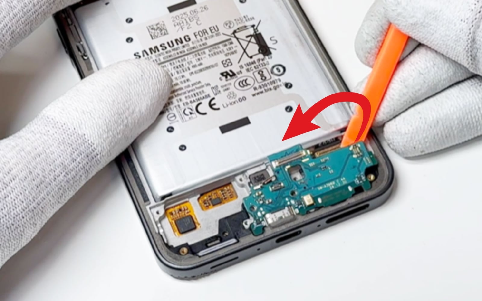 Comment changer le connecteur de charge sur Galaxy A36 (5G) photo 3