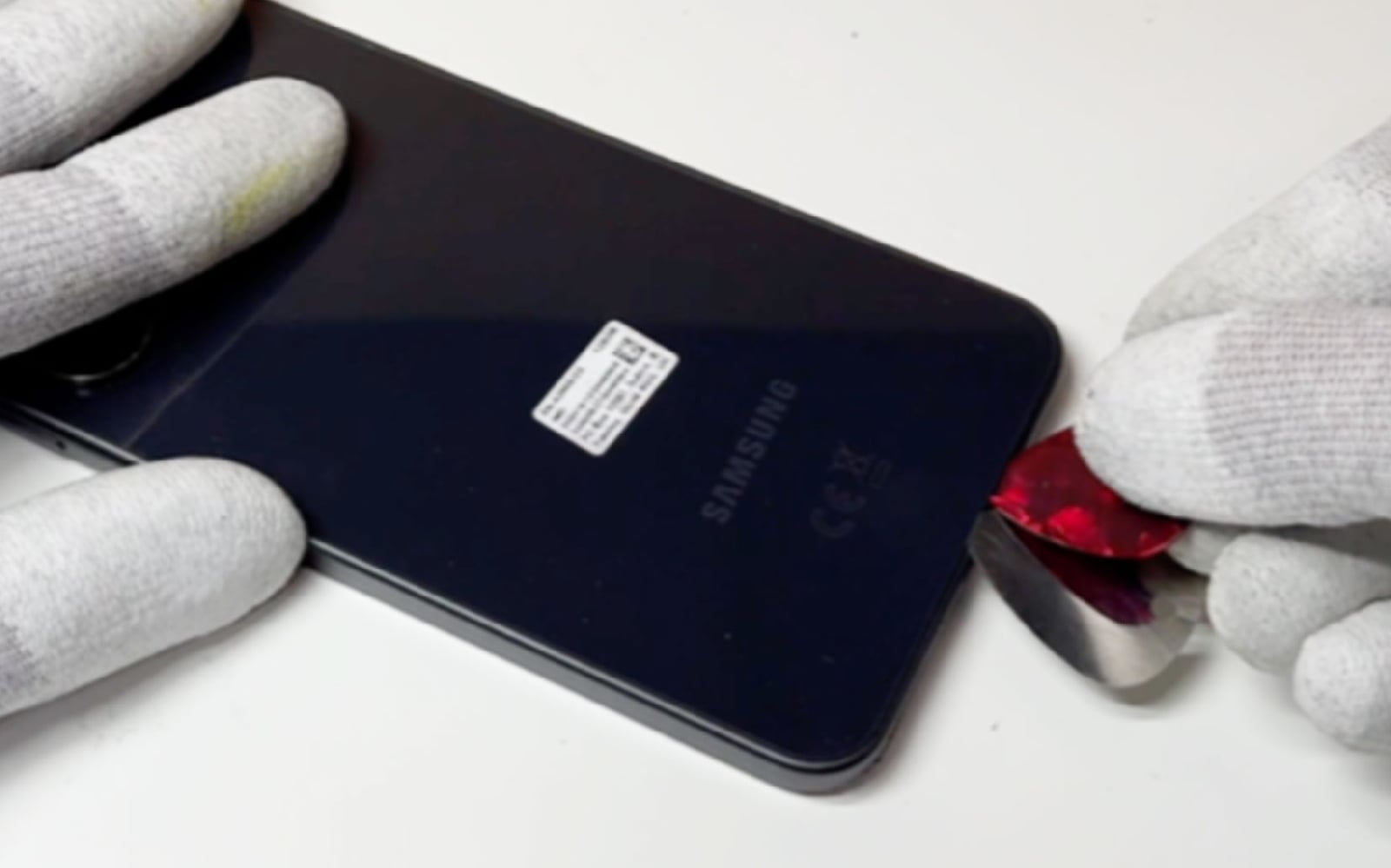 Comment changer la vitre arrière sur Galaxy A36 (5G) photo 2