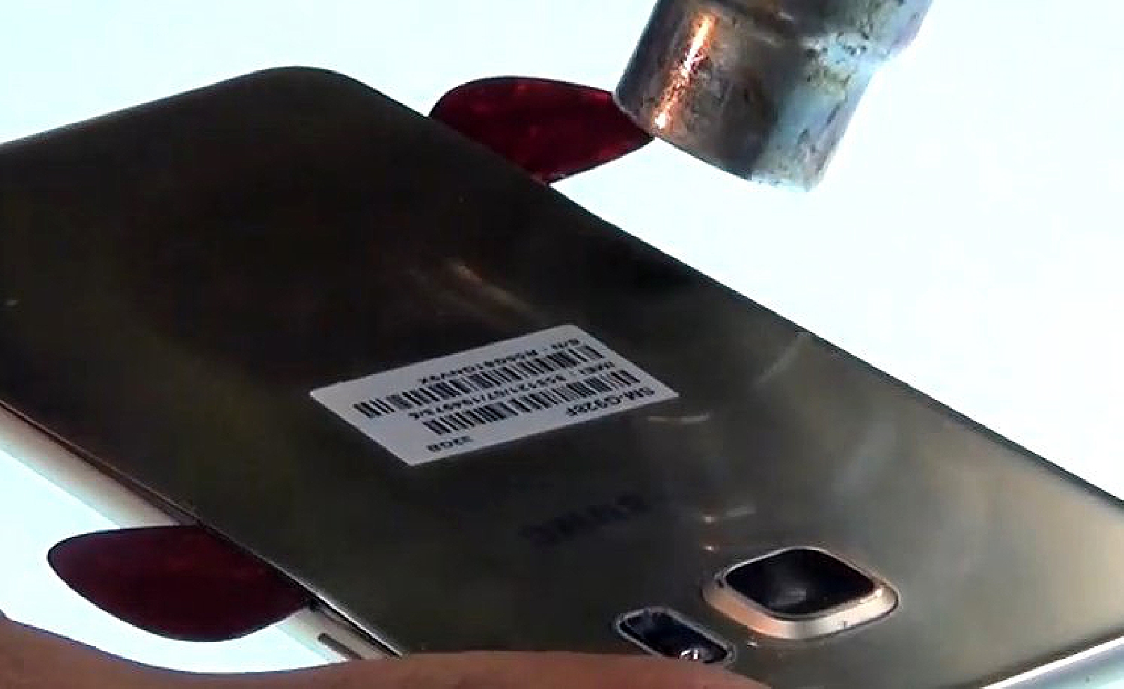 Changement de vitre arrière sur Galaxy S6 Edge Plus photo 3