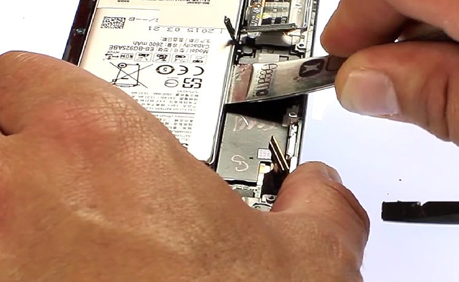 Changement d'écran (vitre+Amoled) sur Galaxy S6 Edge photo 2