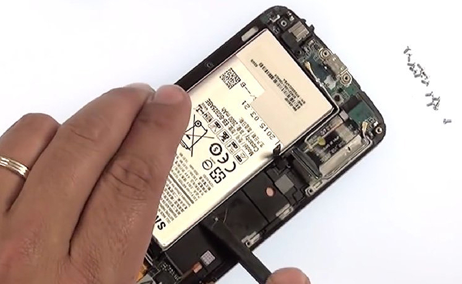 Changement de batterie sur Galaxy S6 Edge photo 1