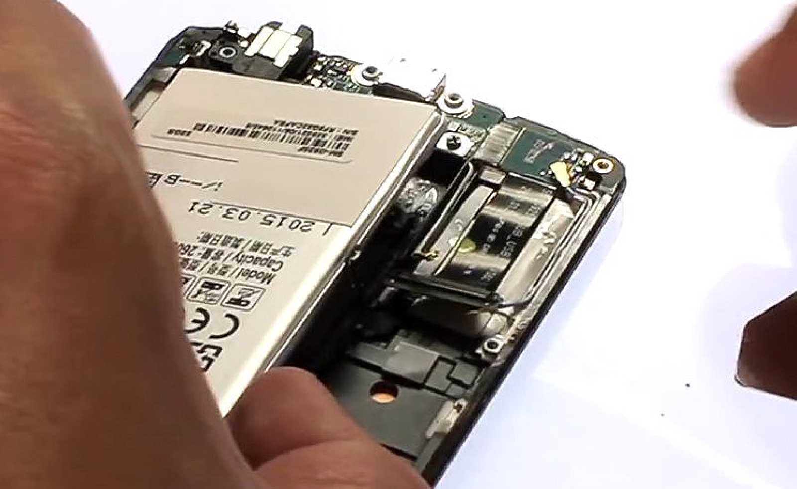 Changement de batterie sur Galaxy S6 Edge photo 3